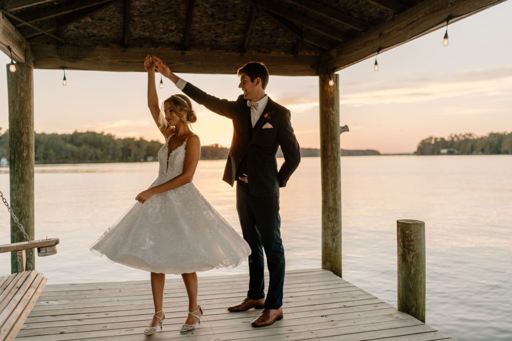 Bride and groom coastal wedding photos at Amelia Grove in New Bern, North Carolina